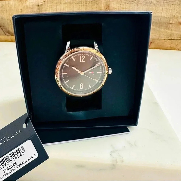 NIB Tommy Hilfiger Unisex Silicon Watch - Picture 2 of 7